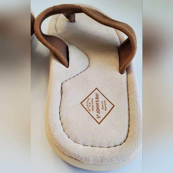 St. John's Bay brand Flip Flops Men NWOT size:Small/7-8 Tan & Brown *READ* - Picture 4 of 13